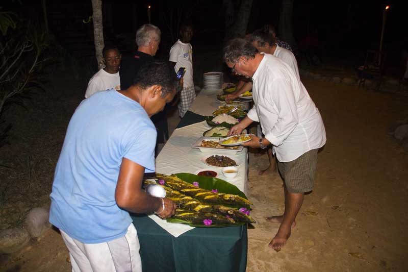 Soirée de Gala:  Clôture du séjour sur la plage privée Ambaliha, l’île Sakatia.
